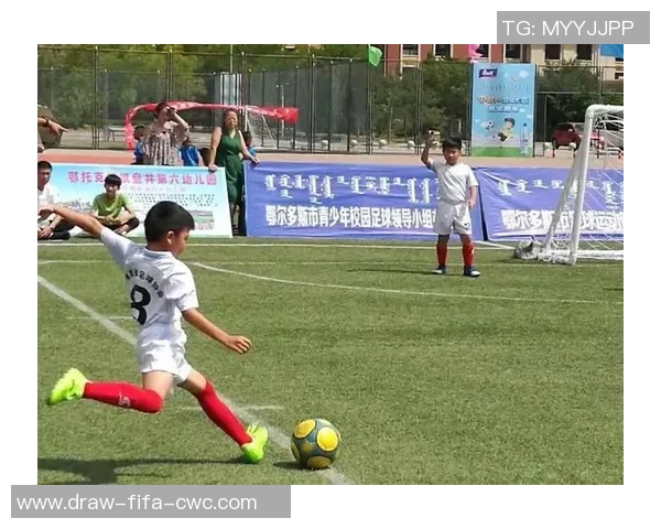 少年足球衣服的选择与搭配技巧让孩子在球场上尽显风采